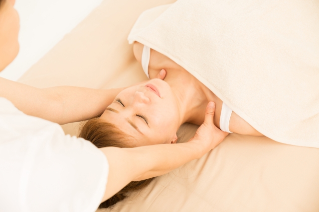 肩甲骨・頸部への施術